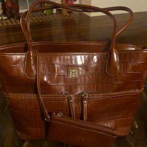 gianni bernini genuine leather like new never carried with attached coin purse